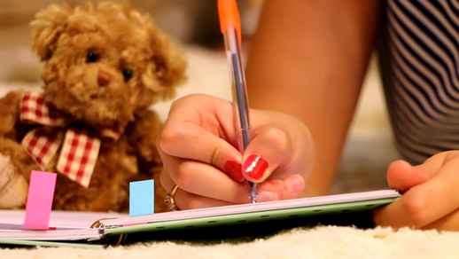 LiveWallpapers4Free.com | Girl Writing in Notepad | Teddy Bear